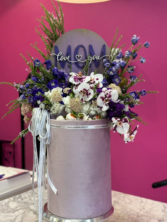 Mom arrangement with chocolate strawberry