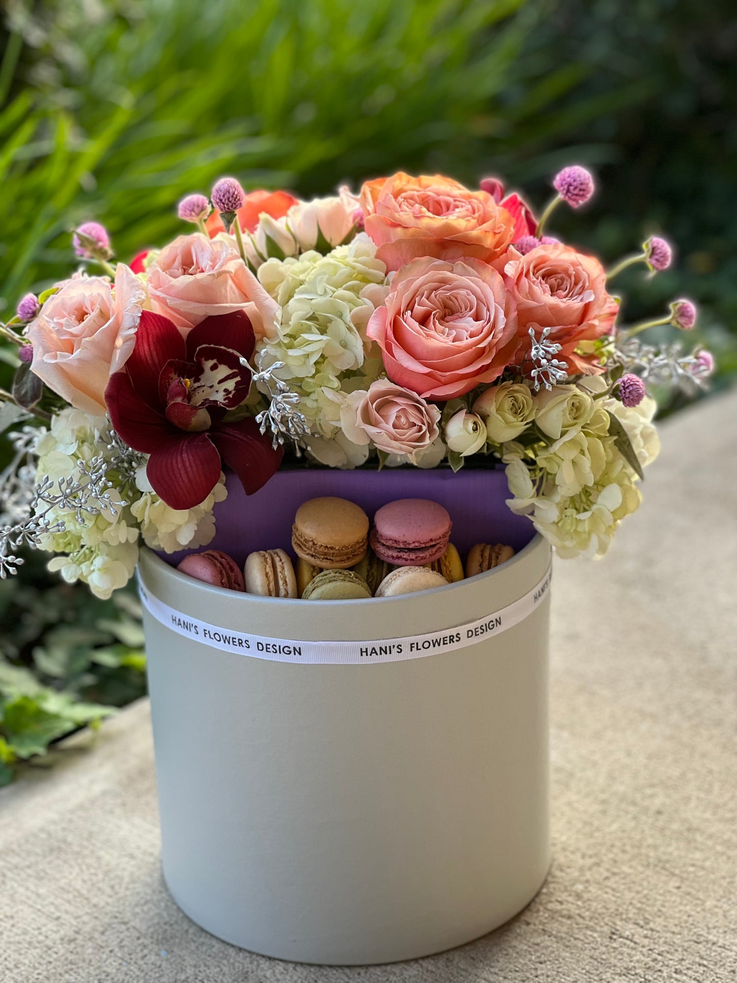 Flower Box with Macaroons - 014